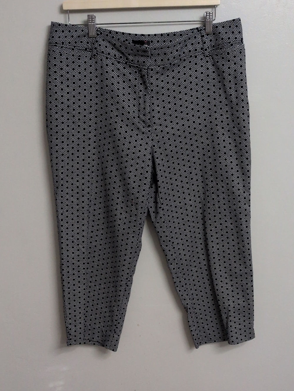 Rafaella Tile Print Capris